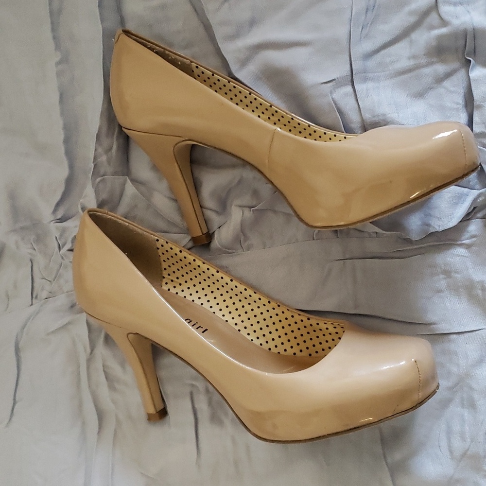 Madden Girl Nude Pump Heels - Picture 5 of 9